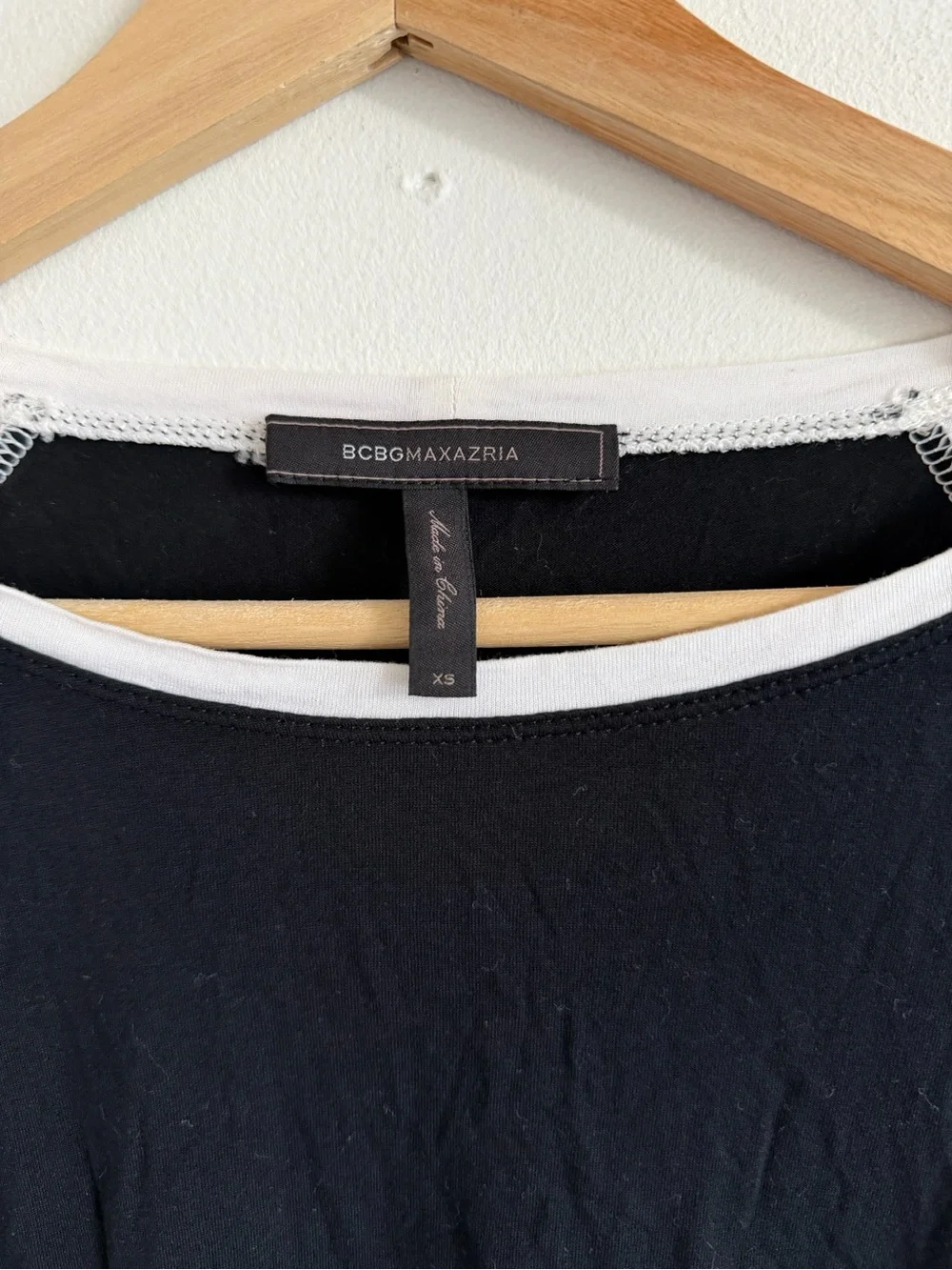 BCBGMaxAzria Black, White & Taupe Colorblock Long-Sleeve Tee
